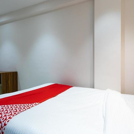 Oyo 29585 The Cliff Hotel Indore Exterior photo