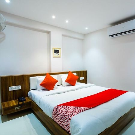 Oyo 29585 The Cliff Hotel Indore Exterior photo