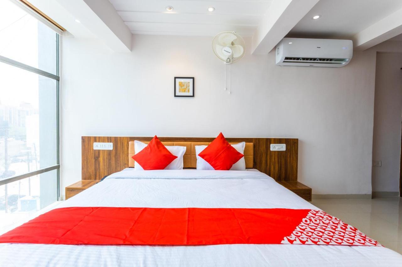 Oyo 29585 The Cliff Hotel Indore Exterior photo