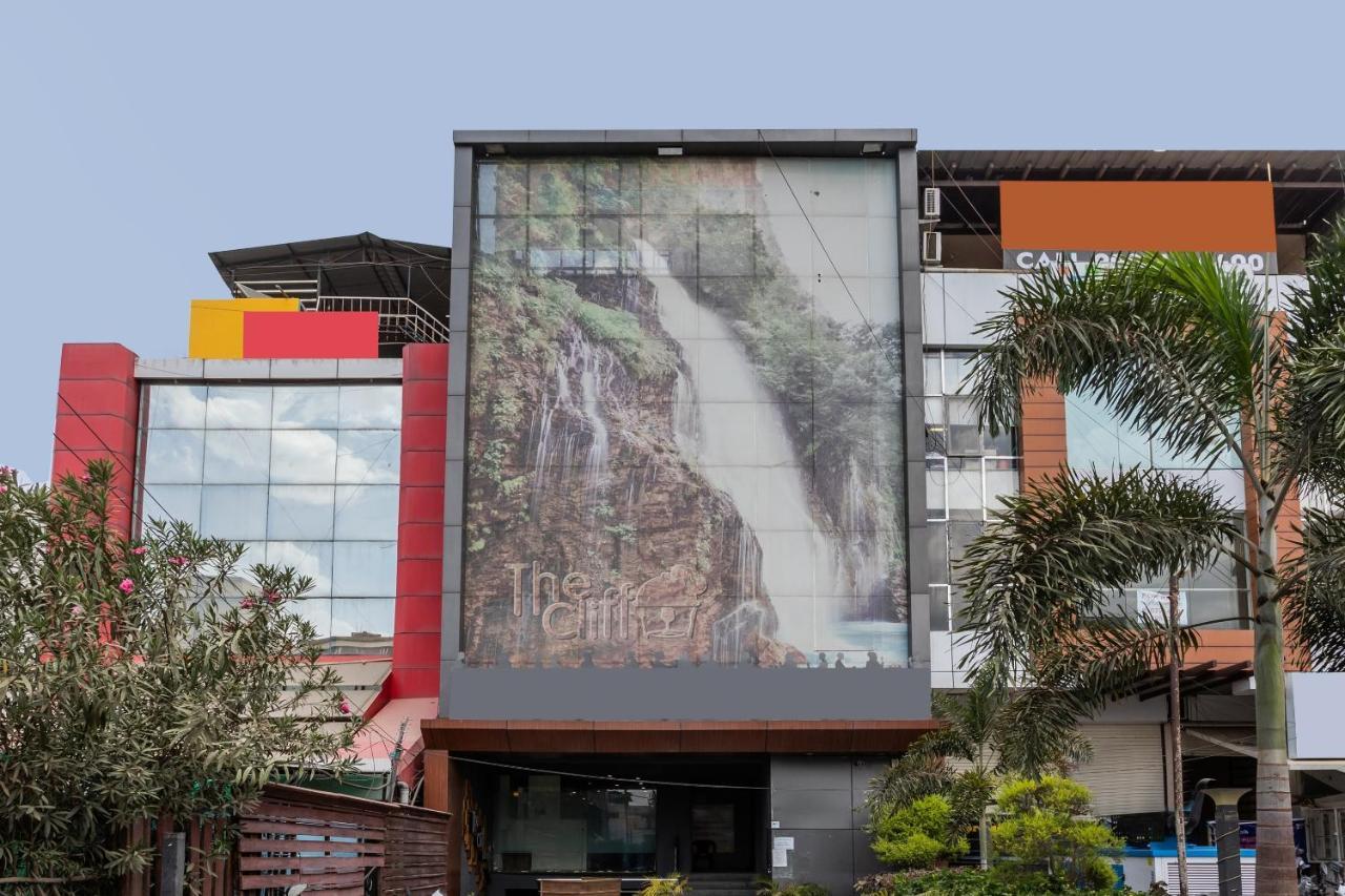 Oyo 29585 The Cliff Hotel Indore Exterior photo