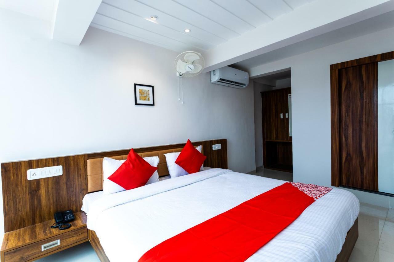 Oyo 29585 The Cliff Hotel Indore Exterior photo